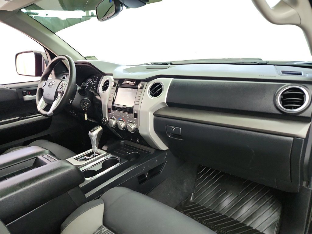 Used 2018 Toyota Tundra SR5 AWD/4WD image 24