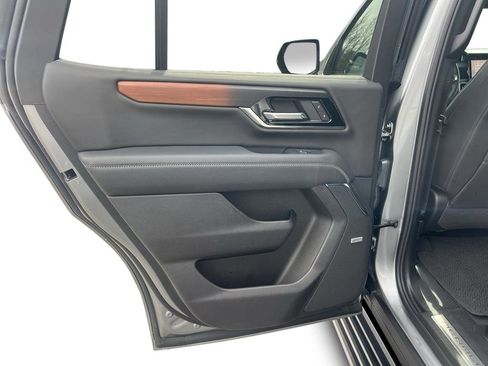 Used 2025 GMC Yukon Denali w/ Sun & Power Step Package image 10