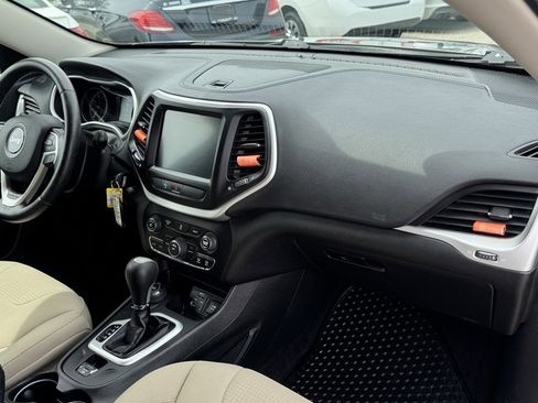 Used 2017 Jeep Cherokee Latitude w/ Safety/Convenience Group image 26