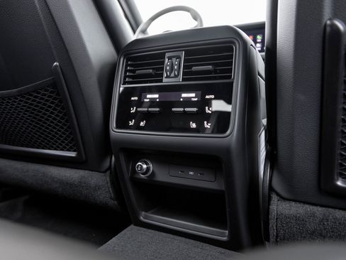 Certified 2025 Porsche Cayenne E-Hybrid Coupe image 28