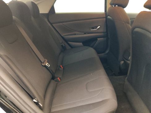 Used 2021 Hyundai Elantra SE FWD image 19