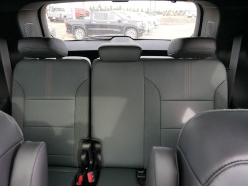 New 2026 GMC Acadia AT4 w/ Luxury Package AWD/4WD image 9