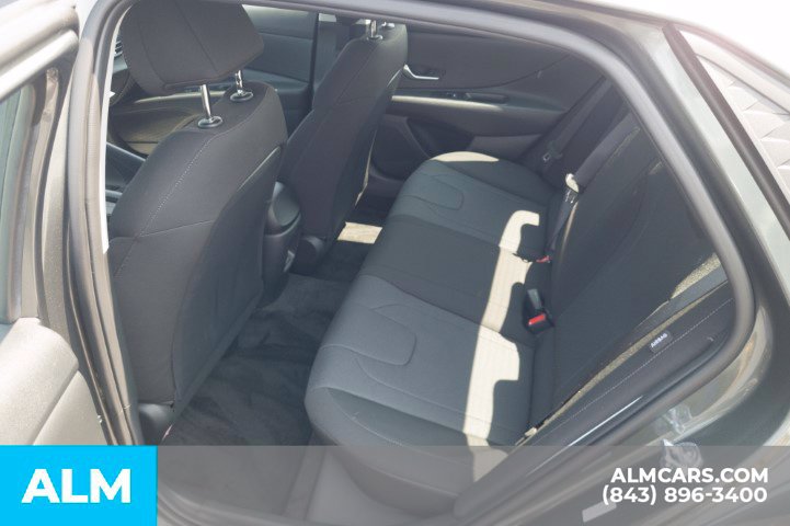 Used 2026 Hyundai Elantra SE FWD image 16