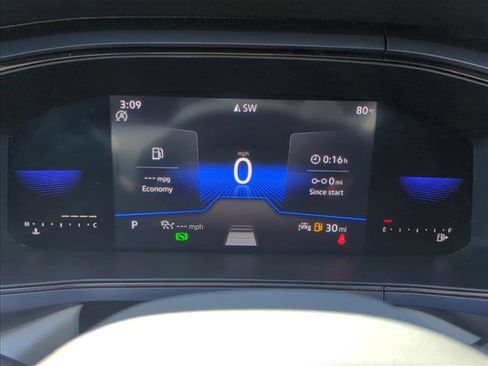 Used 2023 Volkswagen Taos SE w/ Panoramic Sunroof Package FWD image 11