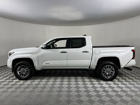 Used 2024 Toyota Tacoma Limited image 9
