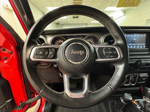 Used 2019 Jeep Wrangler Unlimited Sahara AWD/4WD image 30