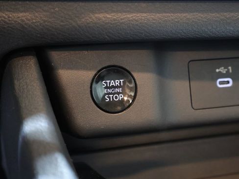 Used 2025 Nissan Rogue SV image 28