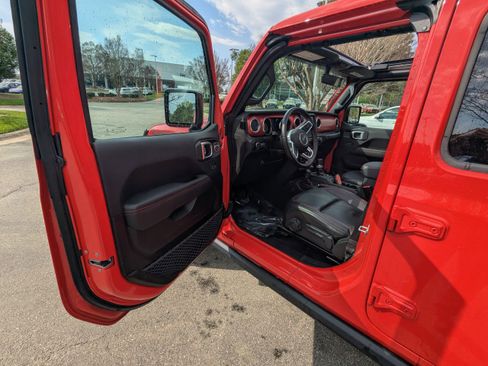 Used 2022 Jeep Wrangler Unlimited Rubicon w/ Xtreme Recon 35" Tire Package image 8