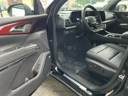 Used 2026 Chevrolet Traverse RS AWD/4WD image 11