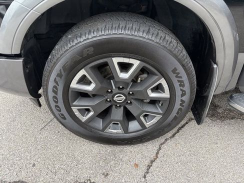 Used 2021 Nissan Titan Platinum Reserve w/ Moonroof Package image 20