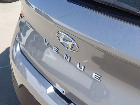 New 2026 Hyundai Venue SE image 9