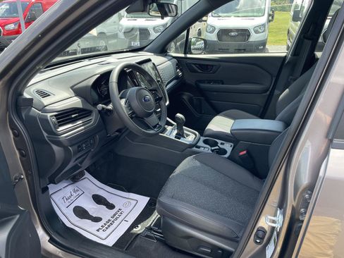 Used 2025 Subaru Forester Premium AWD/4WD image 9