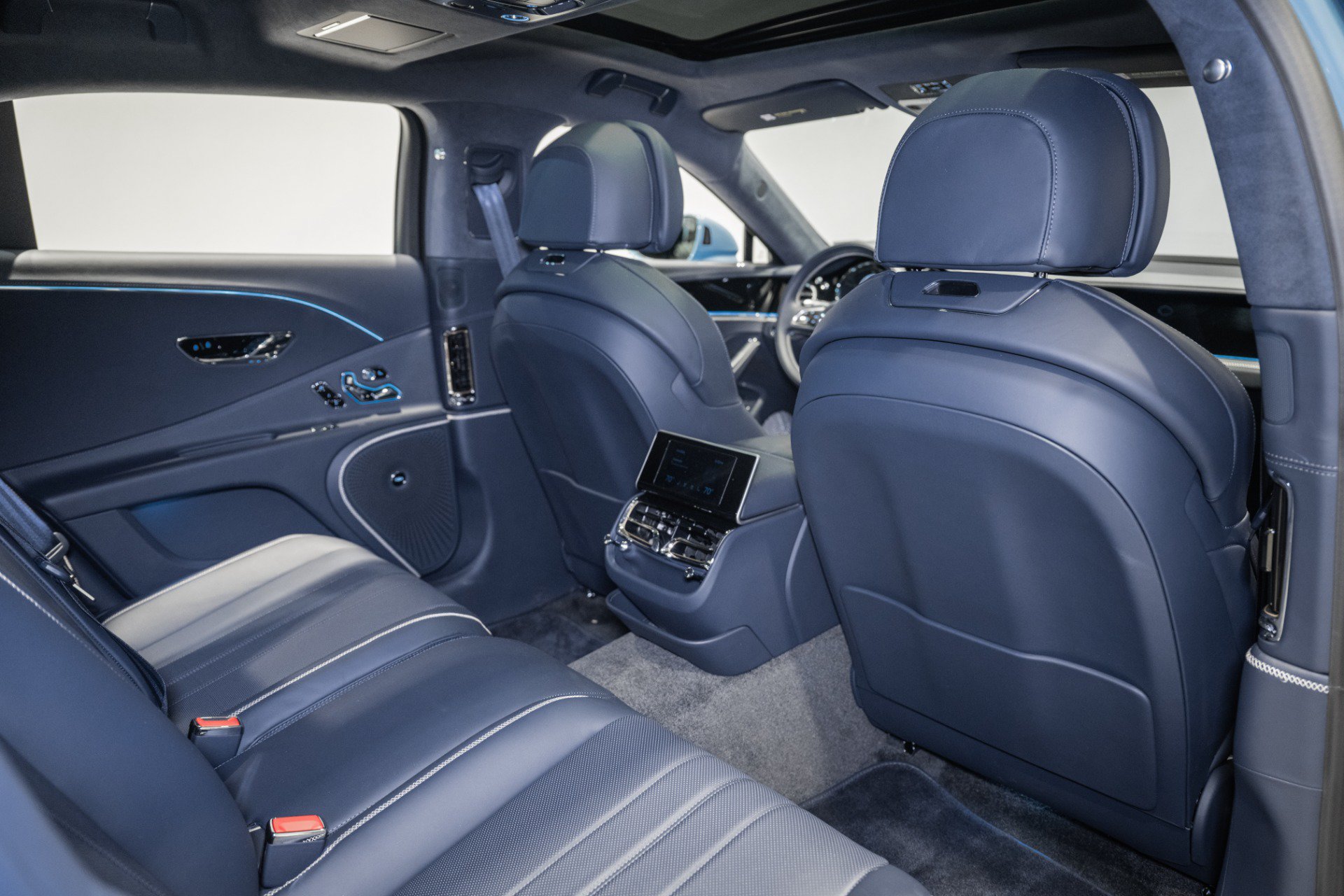 Used 2024 Bentley Flying Spur V8 AWD/4WD image 24