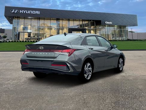 Certified 2025 Hyundai Elantra Sport image 7