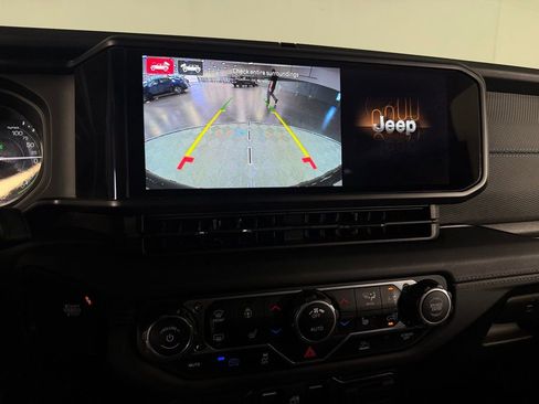 Used 2024 Jeep Wrangler Unlimited Rubicon 4xe w/ Technology Group AWD/4WD image 20
