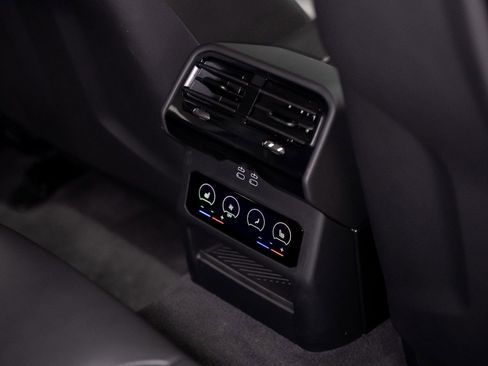 Used 2025 BMW M5 w/ Carbon Package image 76