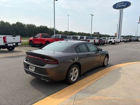 Used 2020 Dodge Charger SXT RWD image 5