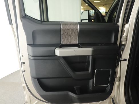 Used 2017 Ford F250 Lariat w/ Chrome Package image 18