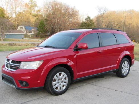 Used 2019 Dodge Journey SE w/ Premium Group image 3