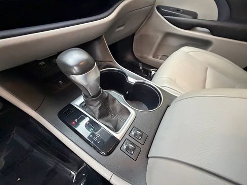 Used 2018 Toyota Highlander XLE AWD/4WD image 38