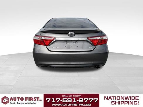 Used 2017 Toyota Camry SE image 4