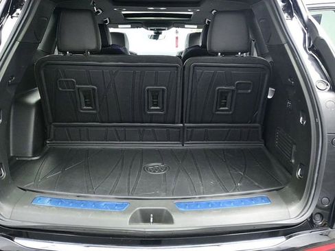 Used 2023 Buick Enclave Avenir w/ Avenir Technology Package image 18