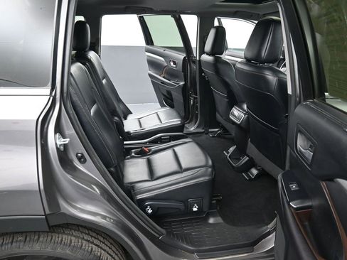 Used 2016 Toyota Highlander XLE image 28