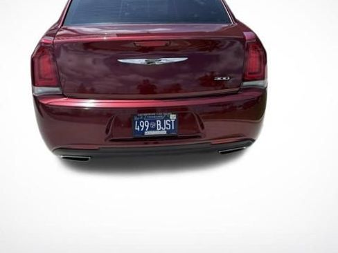 Used 2019 Chrysler 300 S RWD image 7