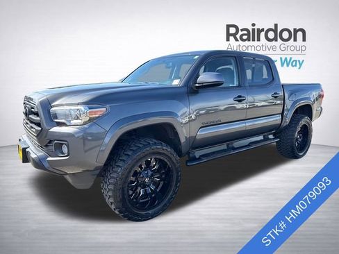 Used 2017 Toyota Tacoma SR5 w/ Tow Package image 3