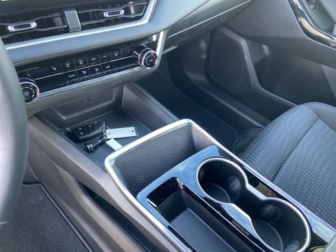 Used 2025 Chevrolet Equinox LT image 38