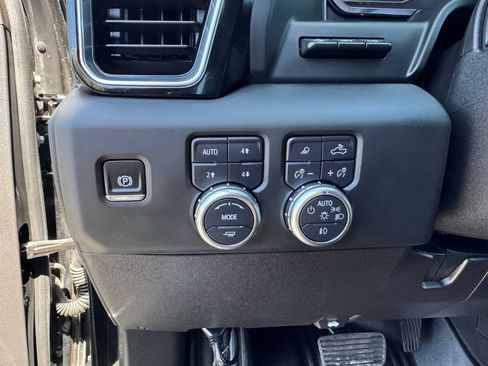 Used 2024 GMC Sierra 3500 Denali w/ Denali Reserve Package AWD/4WD image 16