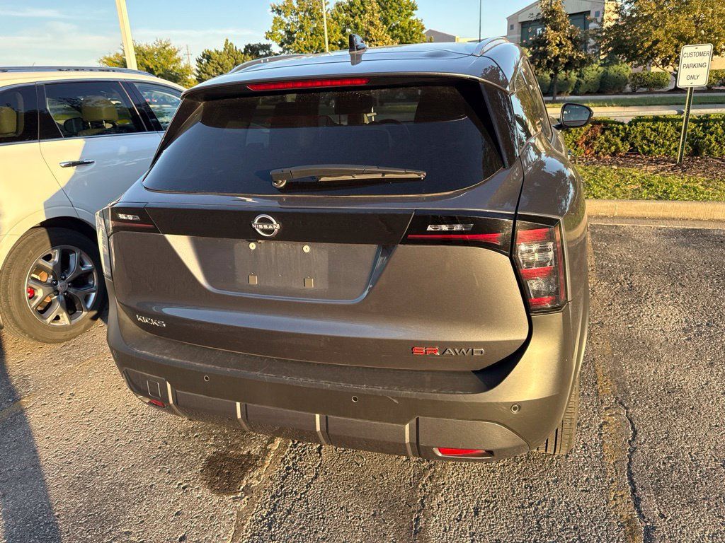 Used 2026 Nissan Kicks SR AWD/4WD image 3