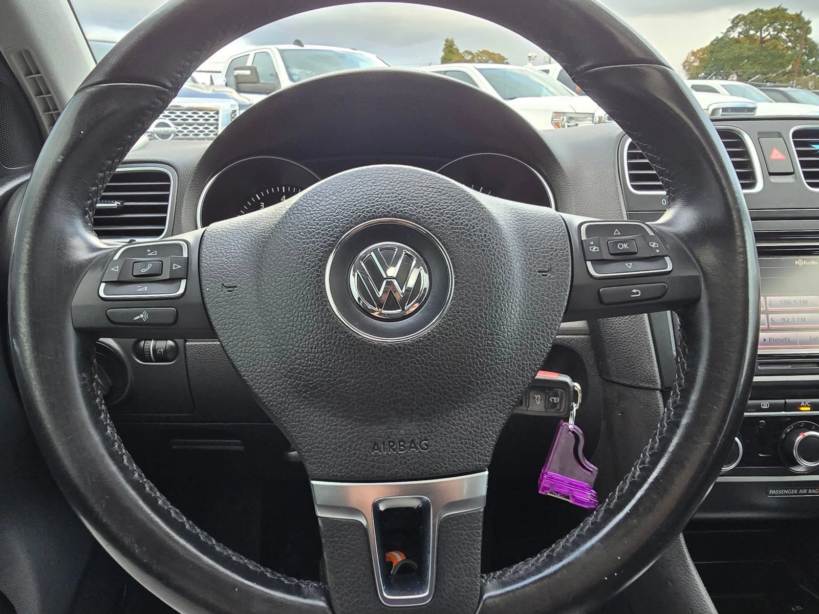 Used 2014 Volkswagen Golf 4-Door FWD image 25