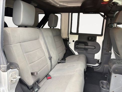 Used 2009 Jeep Wrangler Unlimited Sahara w/ Dual Top Group AWD/4WD image 9