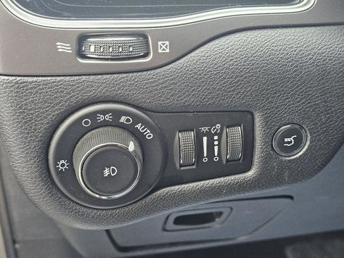 Used 2019 Jeep Cherokee Limited w/ Luxury Group image 22