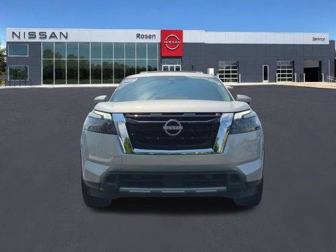 Certified 2025 Nissan Pathfinder Platinum FWD image 8