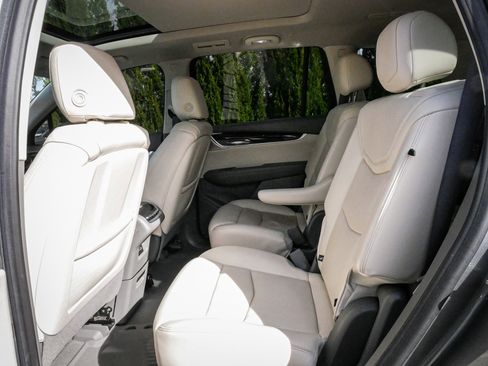 Used 2020 Cadillac XT6 Premium Luxury image 31