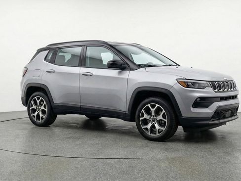 Used 2025 Jeep Compass Limited AWD/4WD image 1