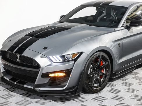 Used 2020 Ford Mustang Shelby GT500 w/ Carbon Fiber Track Pack RWD image 20