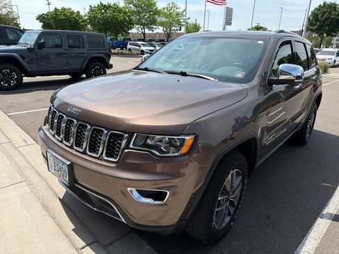 Used 2019 Jeep Grand Cherokee Limited AWD/4WD image 6