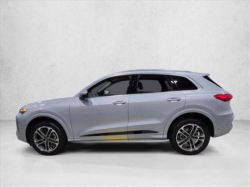Used 2025 Audi Q5 Premium AWD/4WD image 9