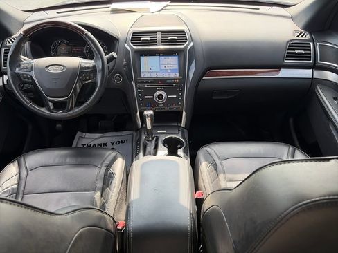 Used 2018 Ford Explorer Platinum AWD/4WD image 12