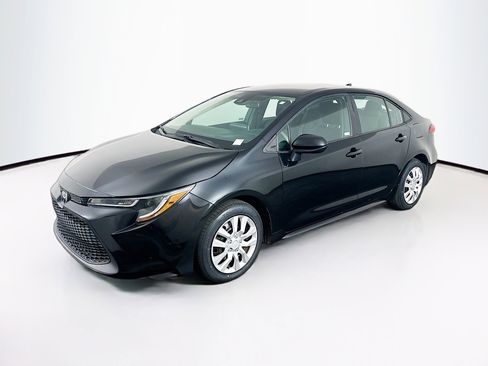 Used 2020 Toyota Corolla LE image 3