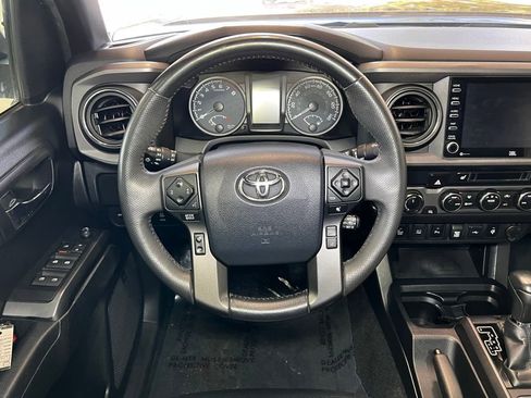 Used 2020 Toyota Tacoma TRD Off-Road image 17
