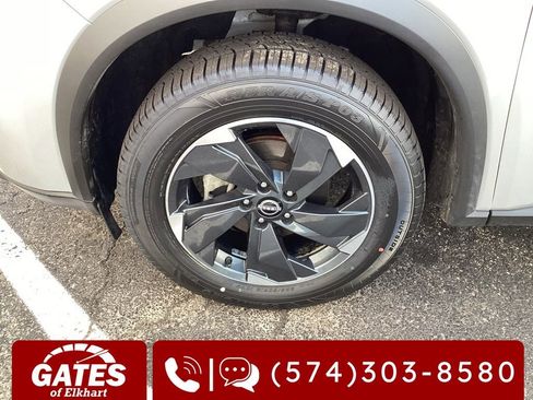 Used 2025 Nissan Rogue SV image 32