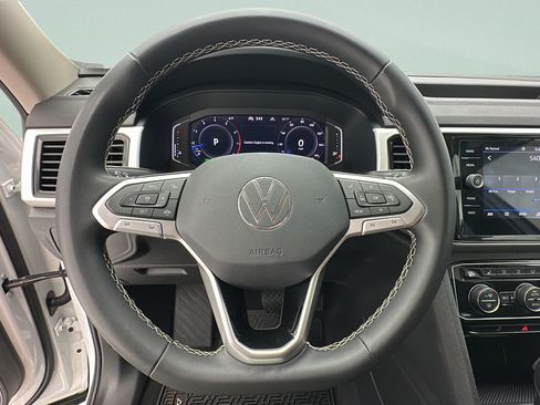 Used 2023 Volkswagen Atlas SE AWD/4WD image 16