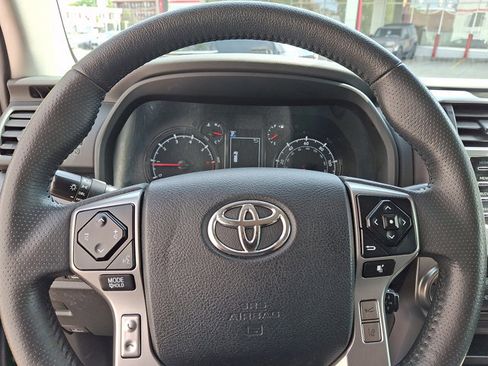 Used 2023 Toyota 4Runner SR5 AWD/4WD image 18