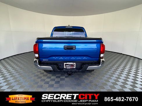 Used 2018 Toyota Tacoma TRD Off-Road AWD/4WD image 6