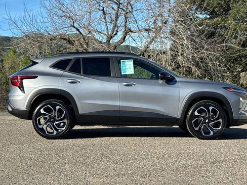 Certified 2024 Chevrolet Trax RS image 3