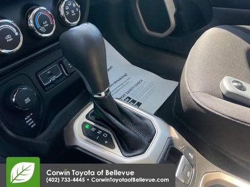 Used 2016 Jeep Renegade Latitude w/ Cold Weather Group AWD/4WD image 14